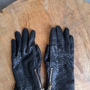 Black Snakeskin Pattern Gloves with Zipper